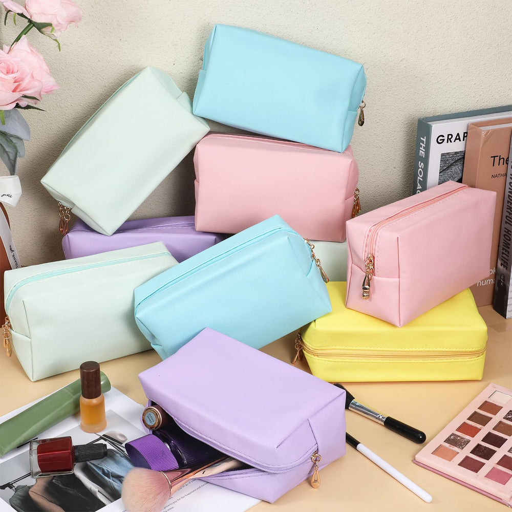 Hpmjz Preppy makeup bag waterproof PU fabric protects contents from moisture.