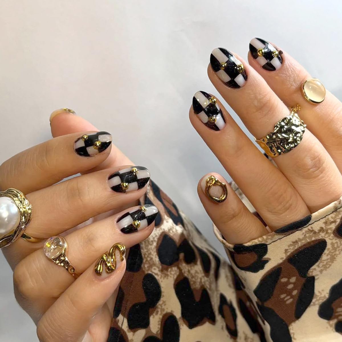 HPYFOI checkered almond short nails for quick at-home manicures
