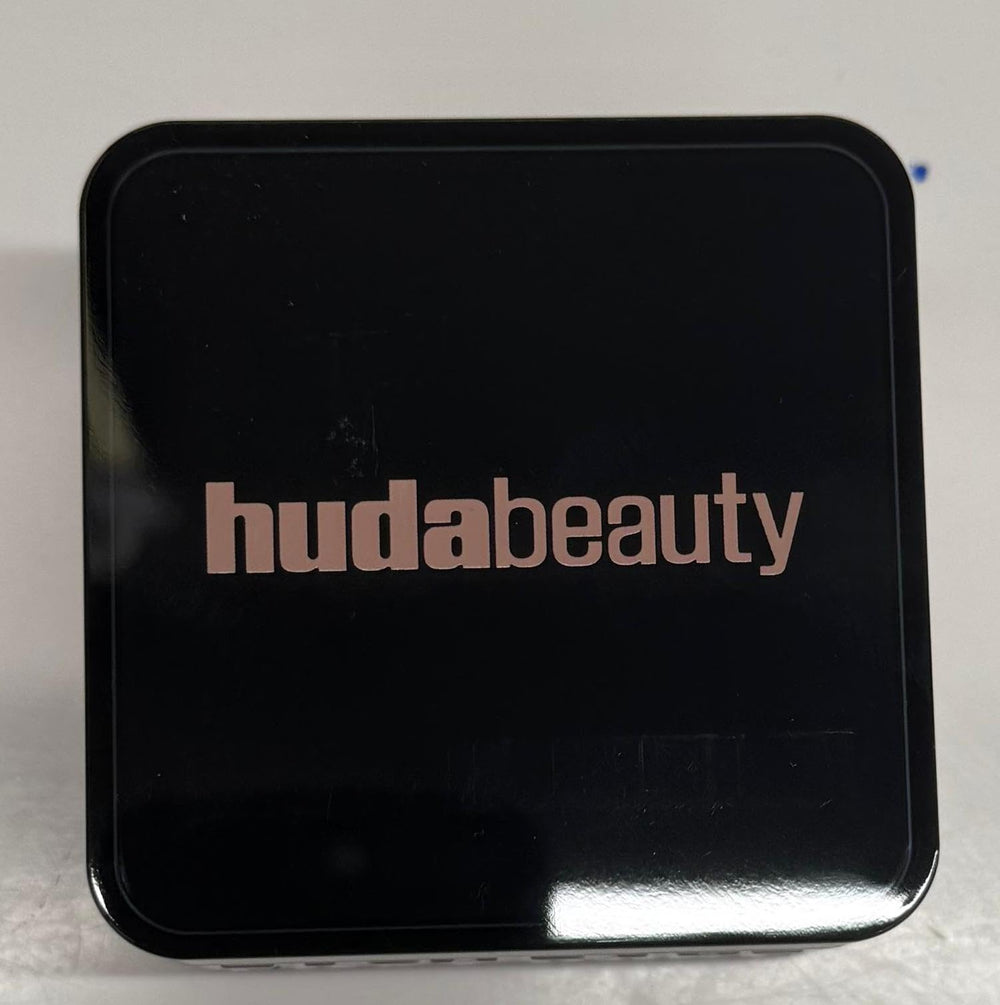 Huda Easy Bake Duo compact travel-friendly design for on-the-go setting.