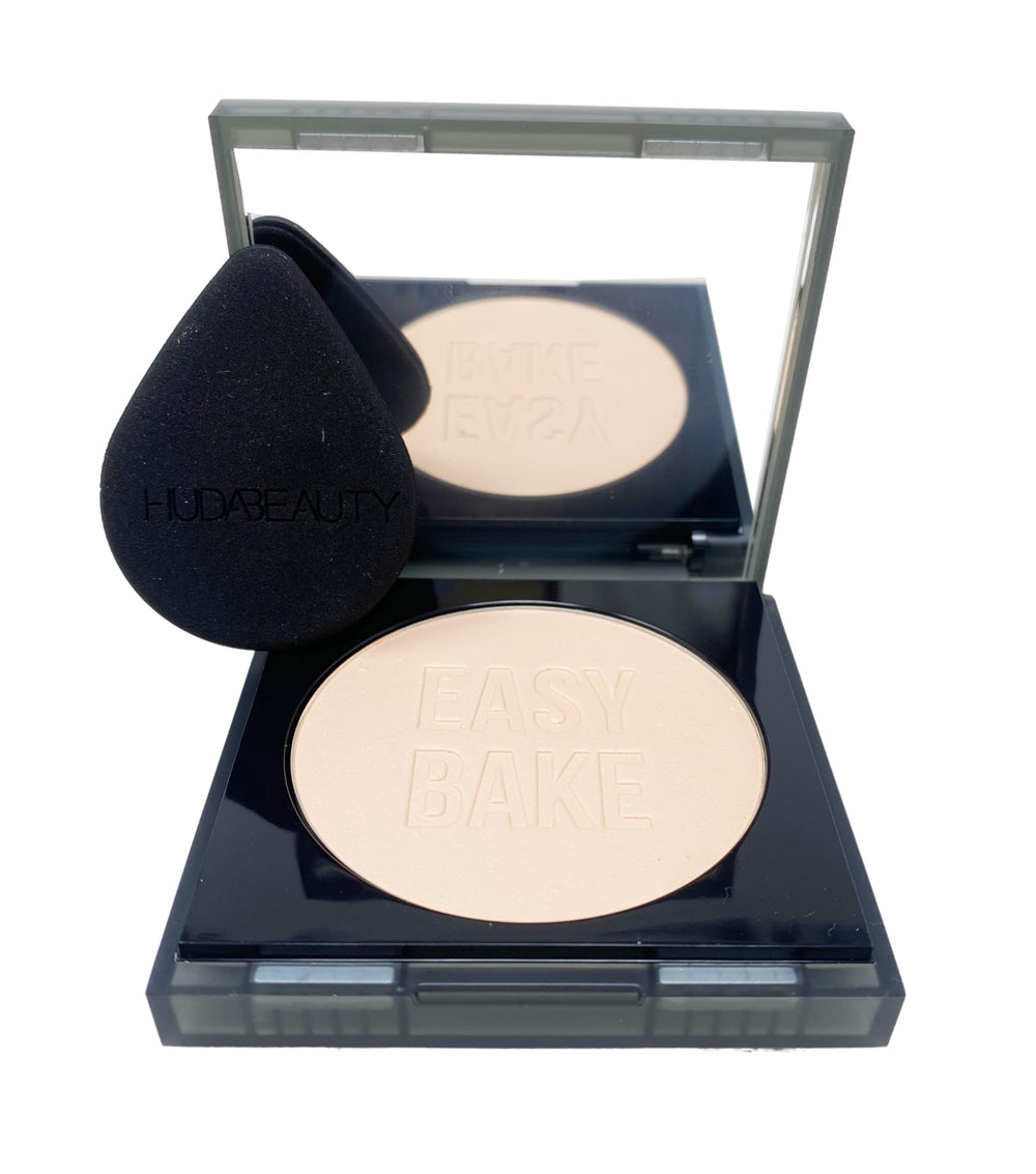 Huda Easy Bake Snatch compact with sponge enables precise setting and on-the-go touch-ups