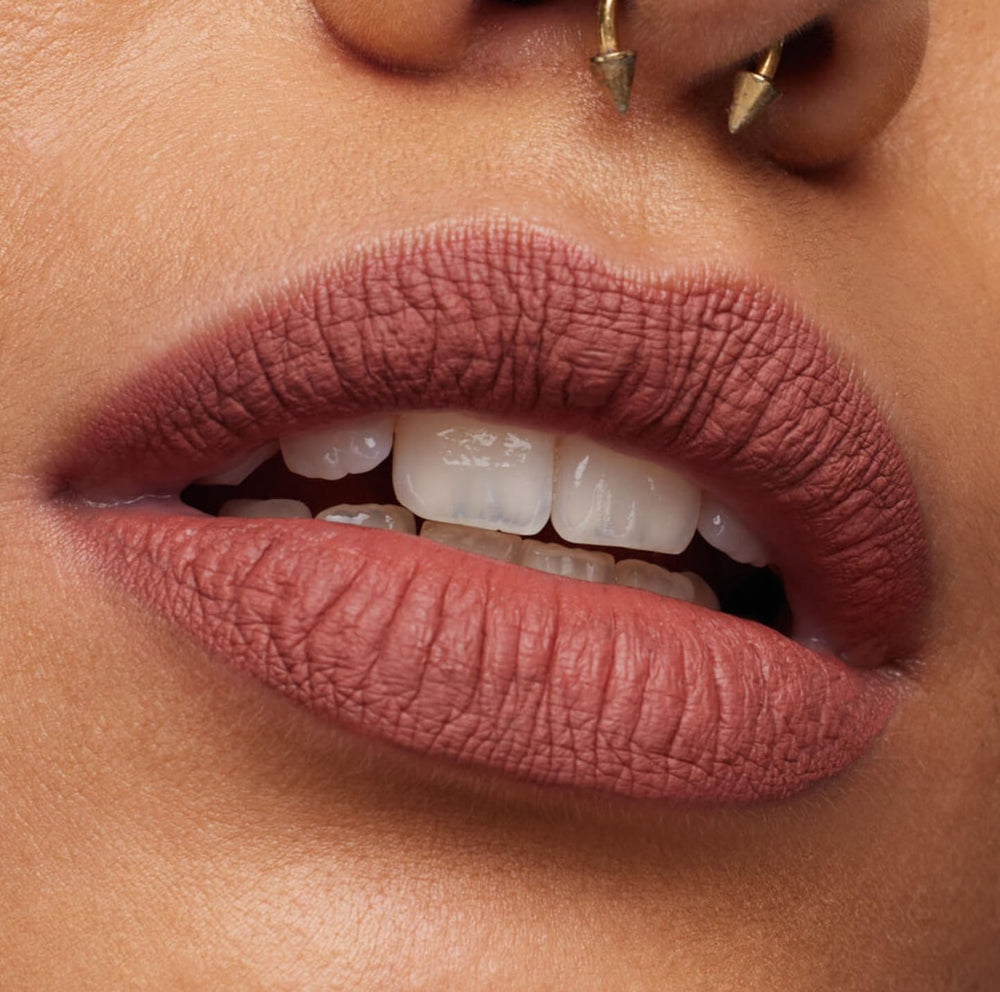 HUDABEAUTY Trendsetter Lip Contour 2.0 used for subtle lift.