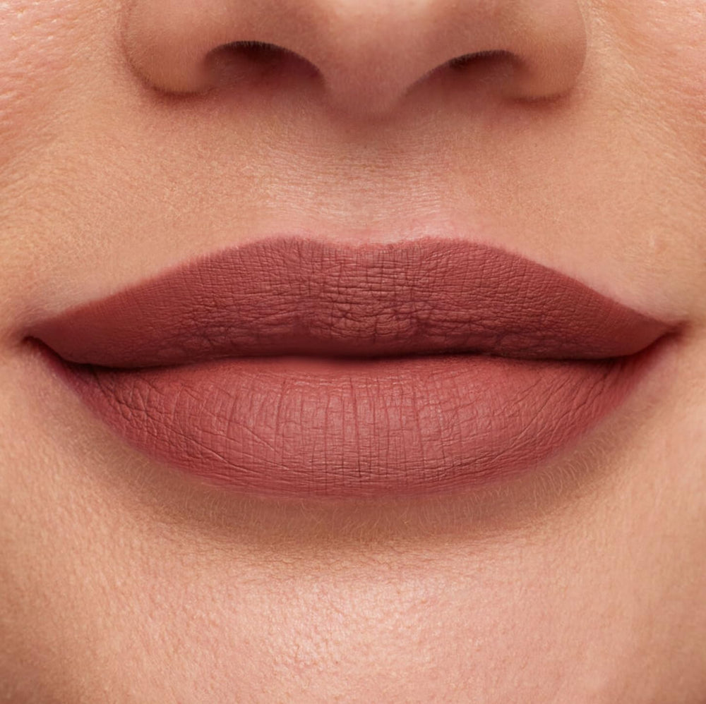 HUDABEAUTY Trendsetter box front showcases shade and sleek design.