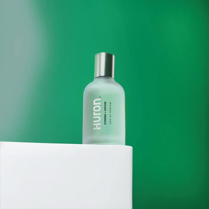 Huron men’s cologne close-up note view of bergamot, juniper, and Ceylon tea for a crisp scent