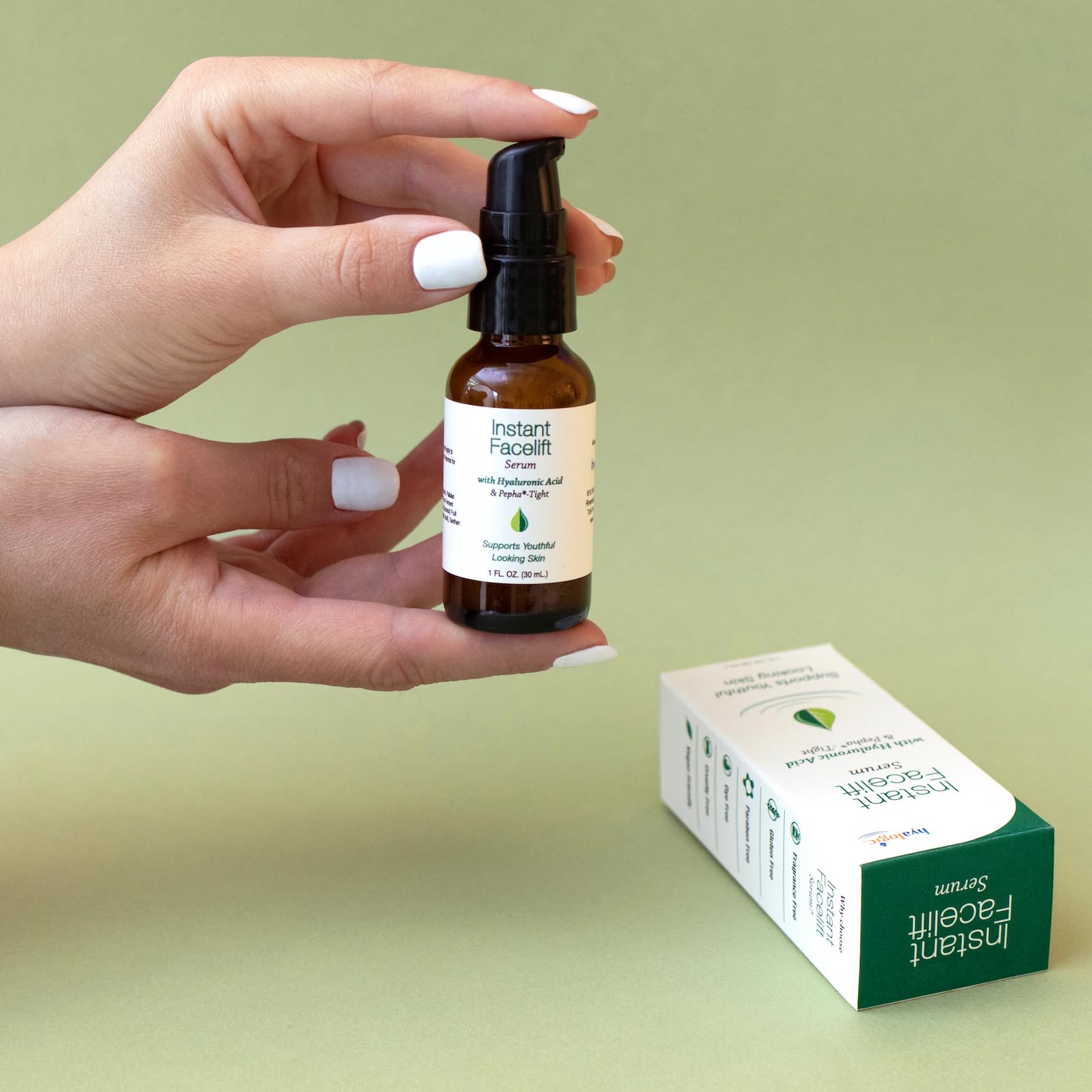 Hyalogic serum helps reduce the appearance of fine lines and wrinkles with a lightweight finish.