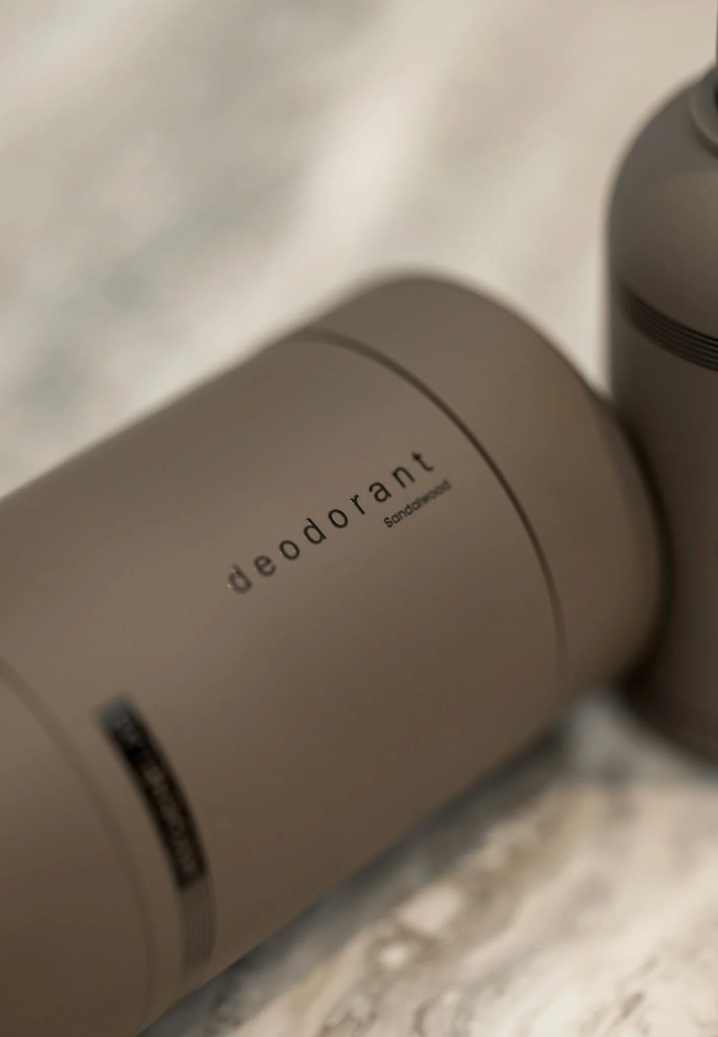 24-hour protection concept for HygieneLab deodorant depicted in product image.
