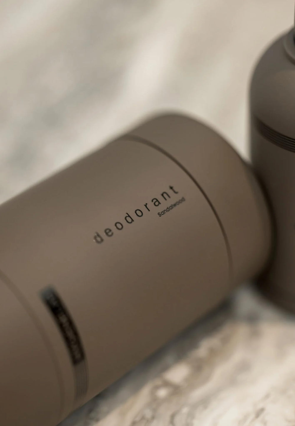 24-hour protection concept for HygieneLab deodorant depicted in product image.