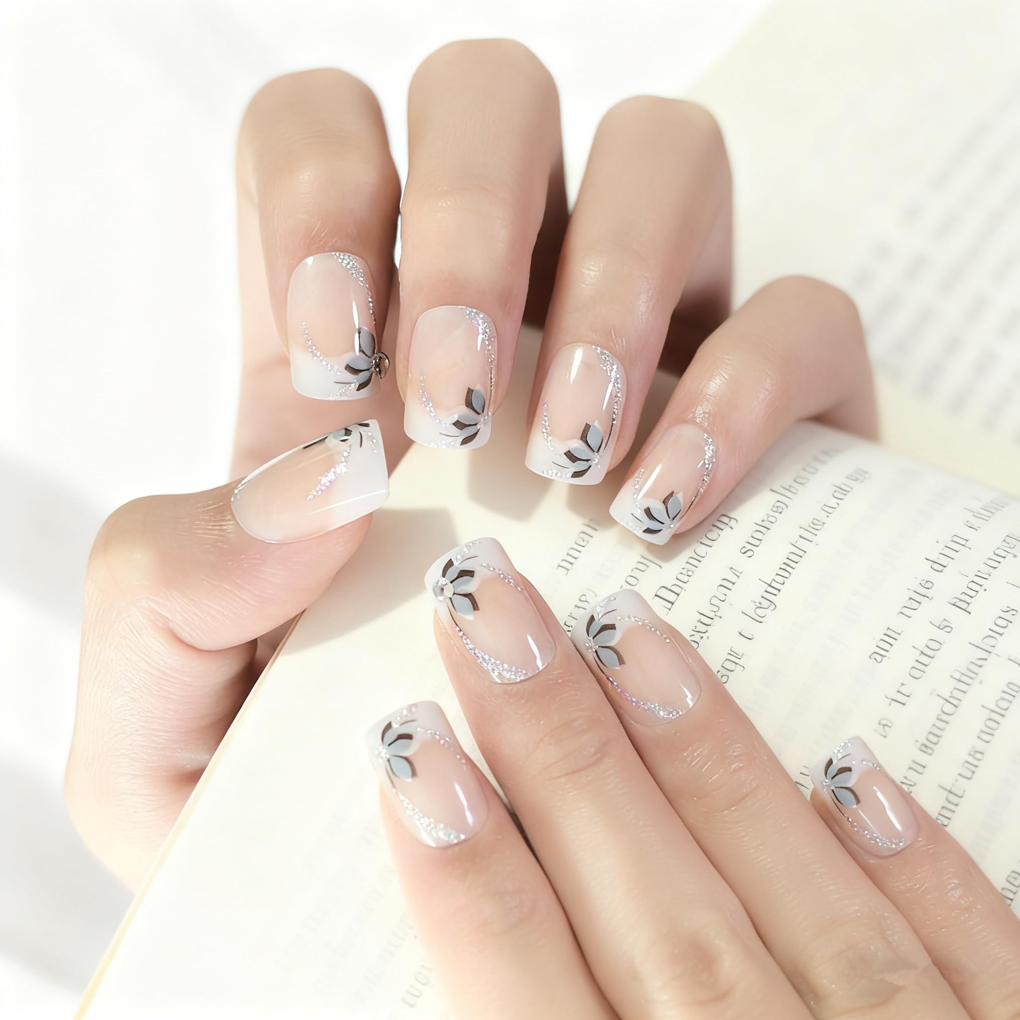 iBeautying press-on nails with laser sparkle design for party-ready shine