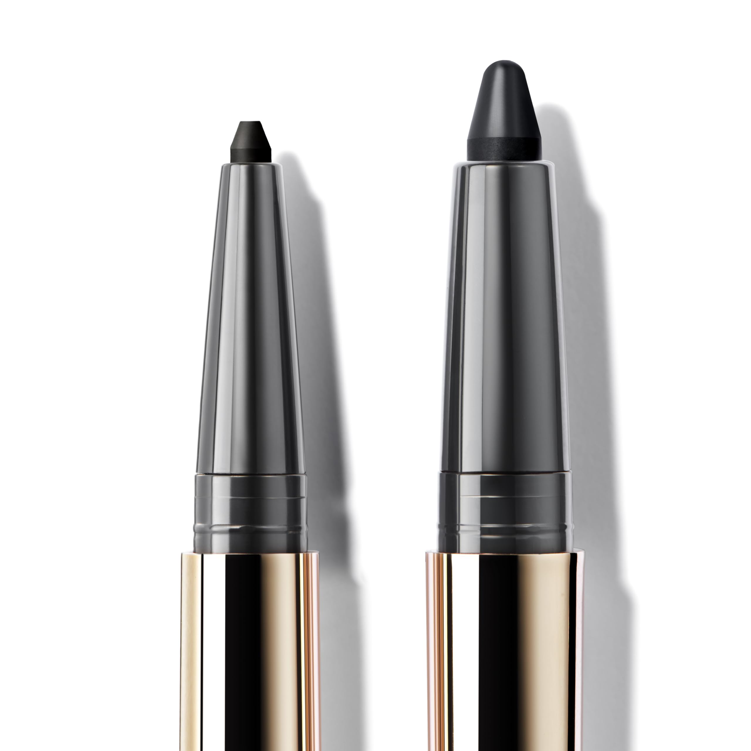 ICONIC LONDON Smokey Eye Duo precise liner swatch delivers sharp, eye-brightening definition.