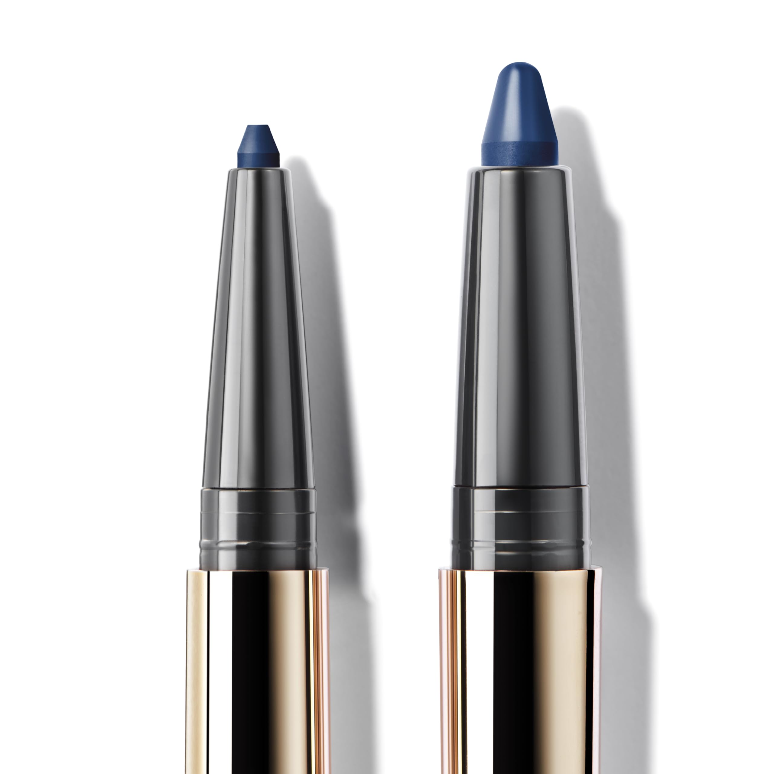 ICONIC LONDON Smokey Eye Duo shadow end close-up delivers rich matte color for depth