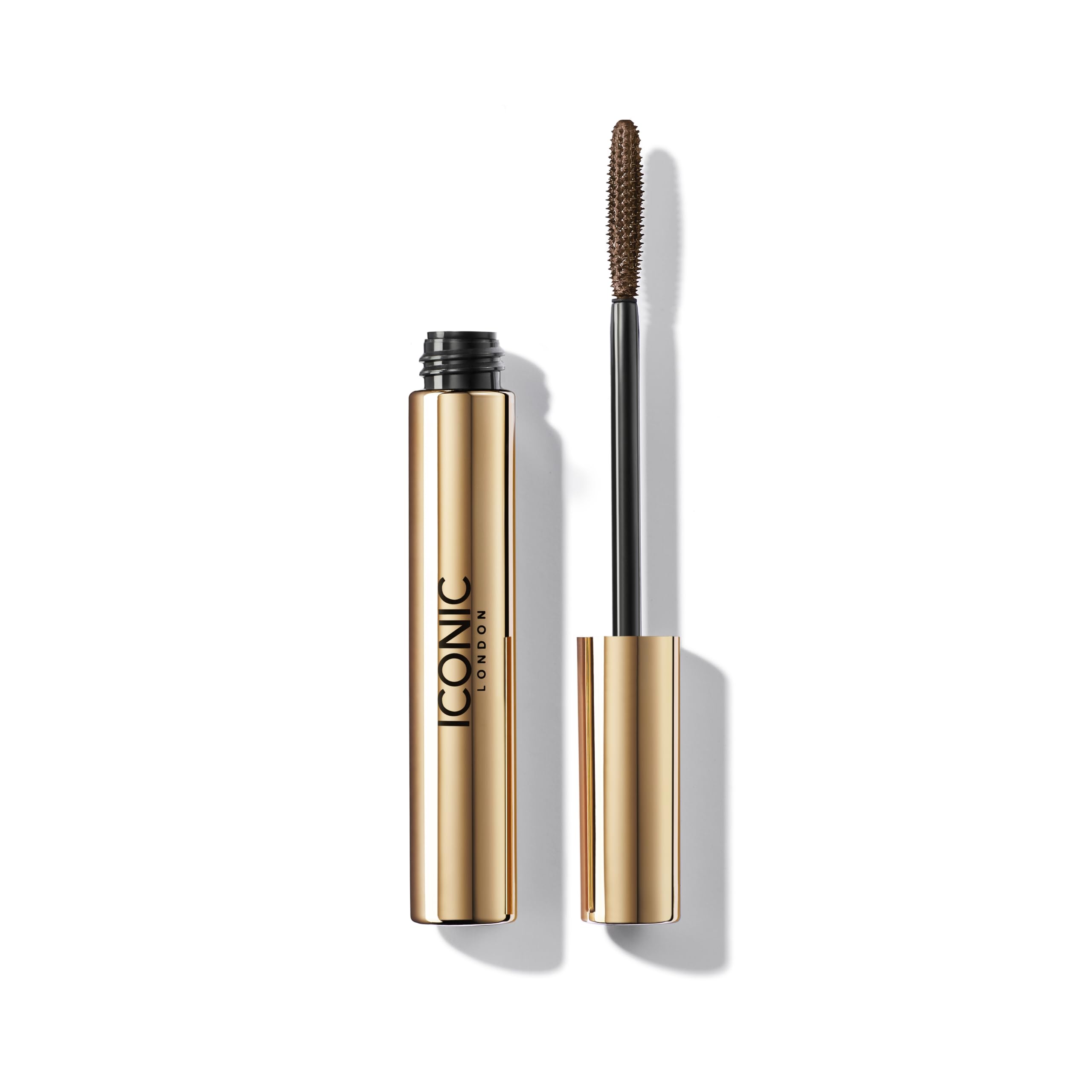 ICONIC LONDON Triple Threat Mascara, brosse mince pour une application précise du racine à la pointe.