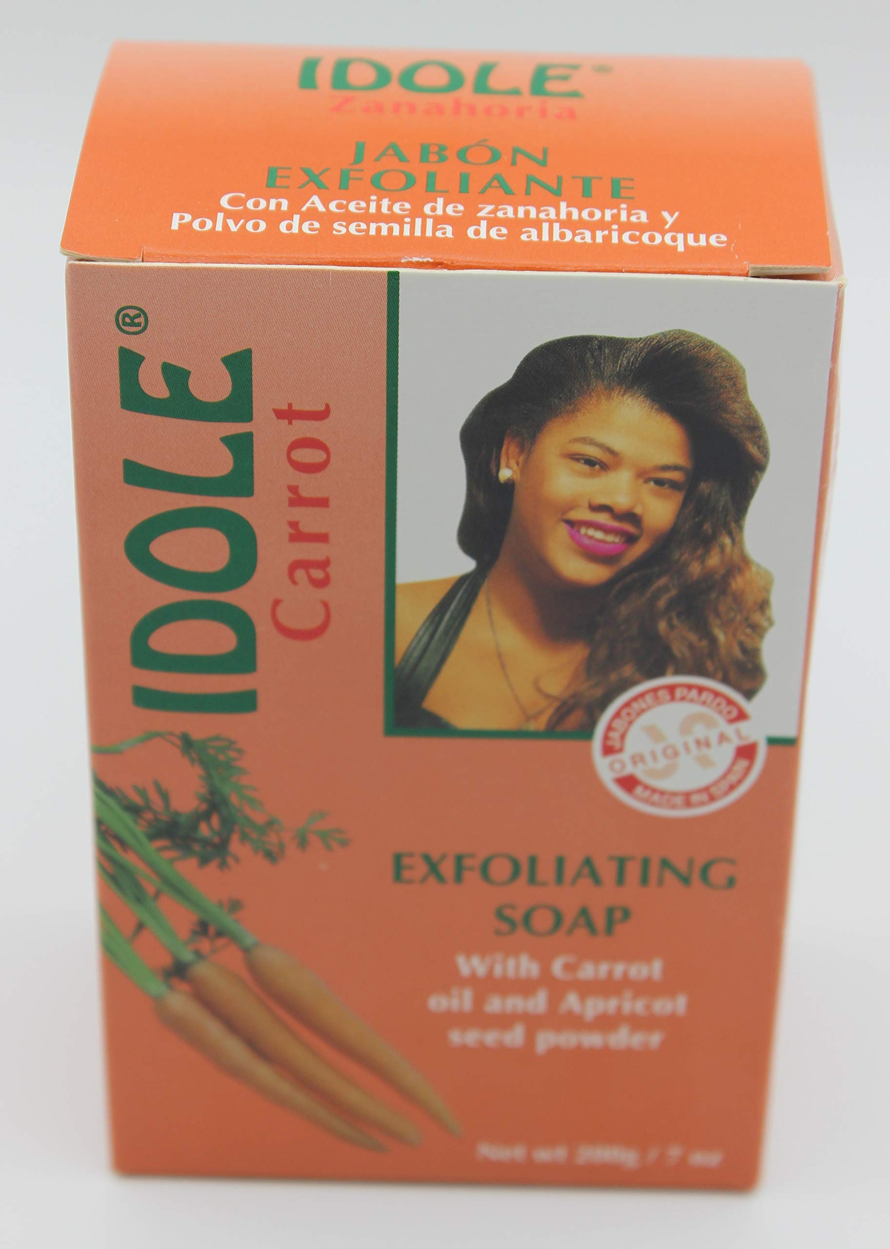 Idole soap close-up showing apricot powder for smooth skin texture.