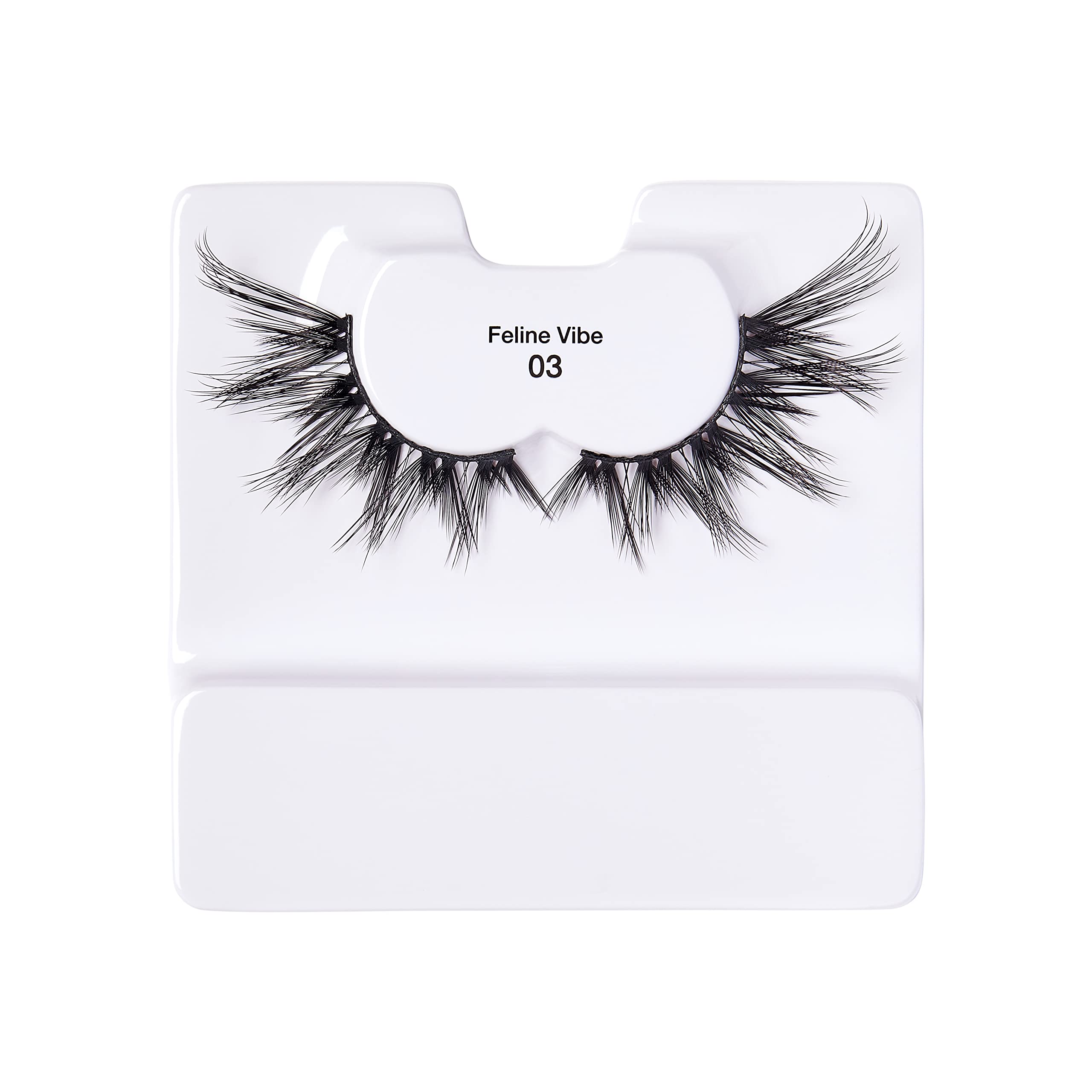 Lash close-up reveals eye-lifting effect with ienvy Feline Vibe dramatic lashes.