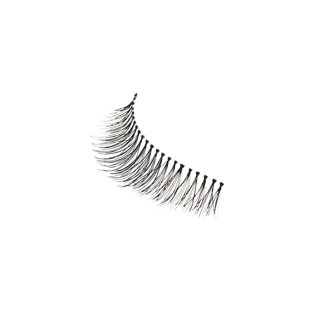 1% human hair blend adds subtle texture to lashes.