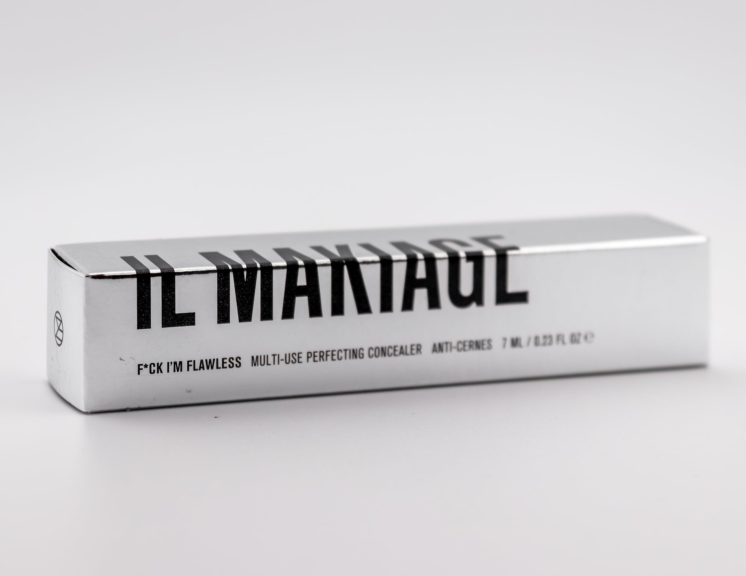 Il Makiage I'm Flawless concealer 09 front packaging for quick touch-ups.