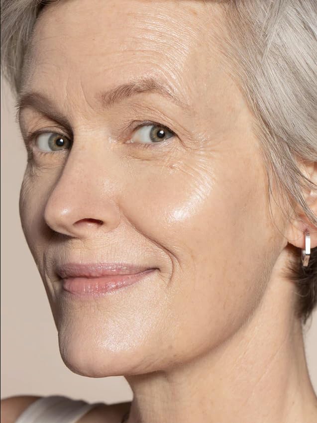 ILIA formula shields against blue light and pollution while hydrating.