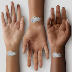 ILIA Soft Focus Setting Powder on skin shows shine control with natural luminosity.
