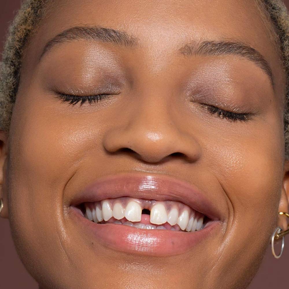 ILIA True Skin Serum Foundation applying on cheek for even tone