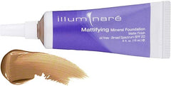 ILLUMINARÉ Mattifying Mineral Foundation Sienna Sun bottle shows oil control and SPF protection.
