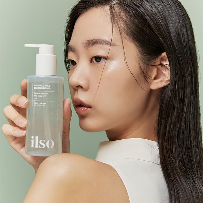 ilso Natural Mild Cleansing Oil packaging display with 200mL bottle for daily use