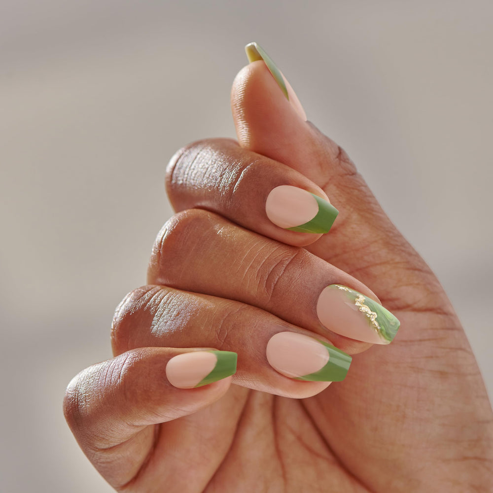 imPRESS nail kit contents including 30 nails prep pad file and stick