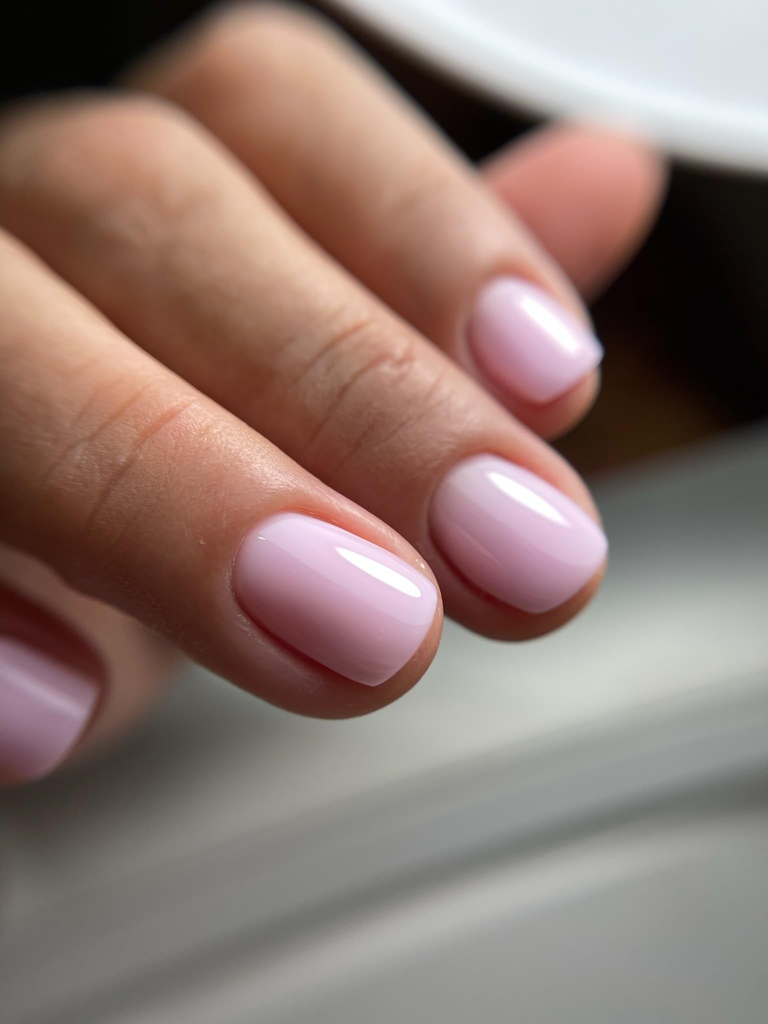 IN.HYPE Elastic Base complements adhesion on thin or problem nails for better wear.