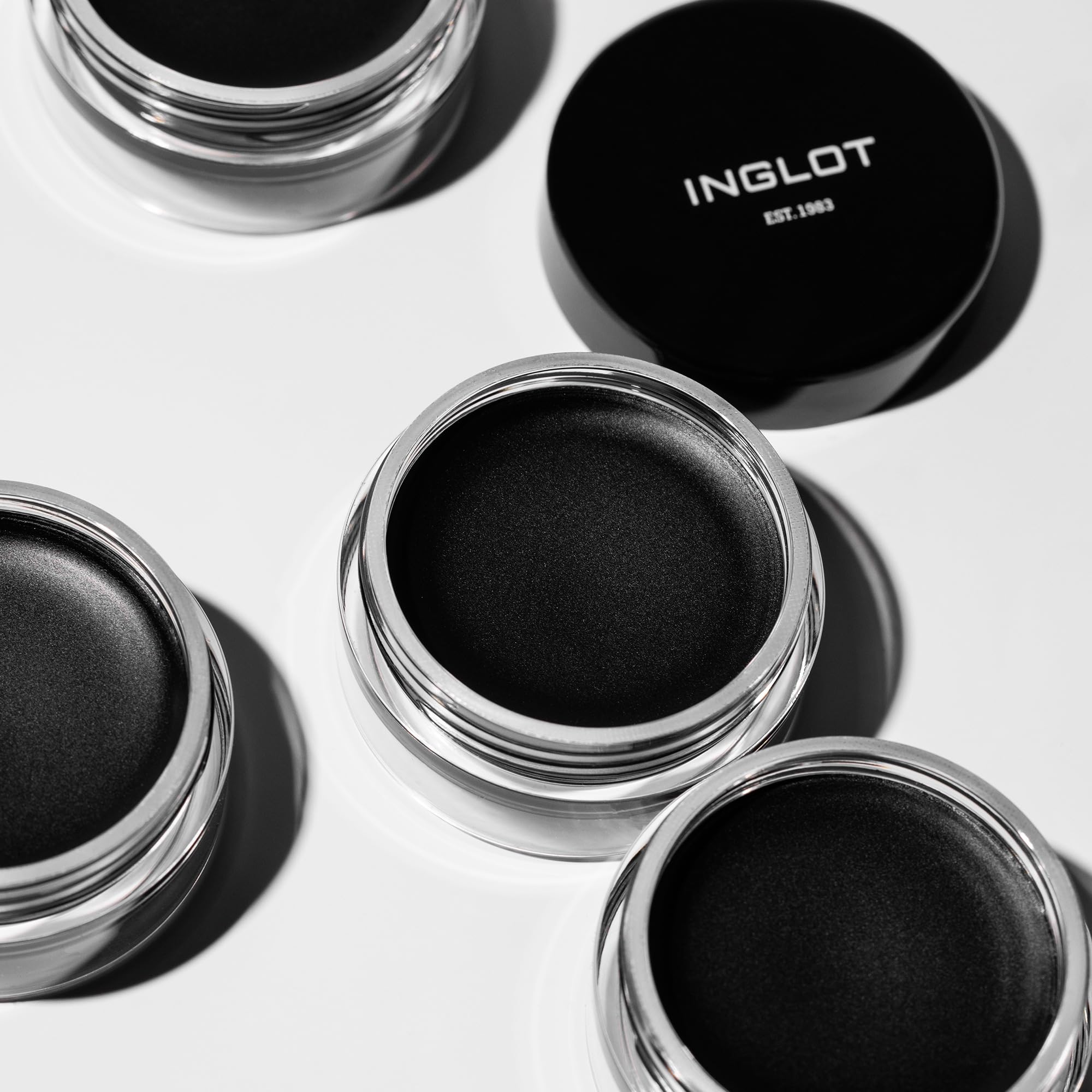 Matte finish from Inglot AMC Gel creates clean lines.