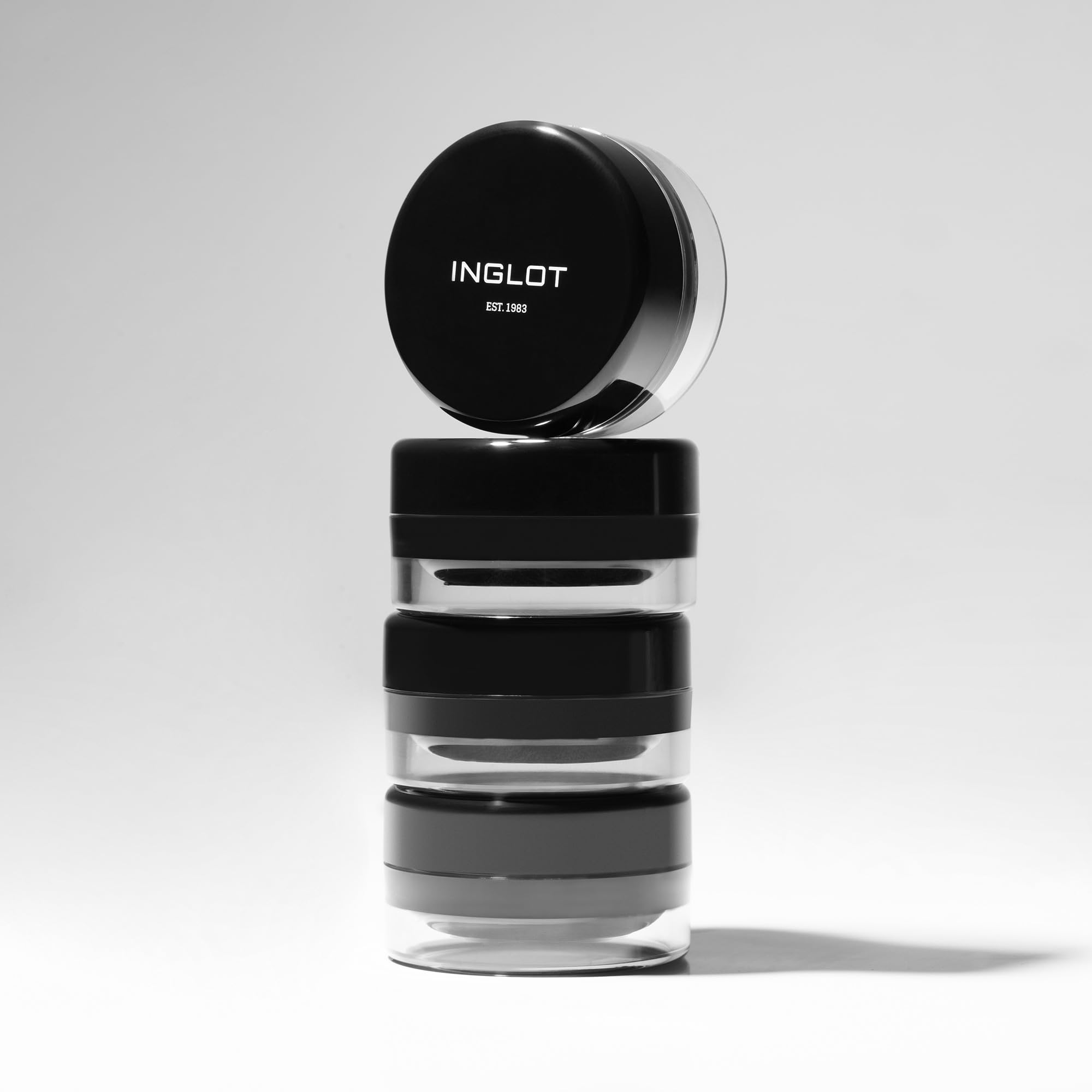 Hypoallergenic ingredients make Inglot gel suitable for sensitive eyes.