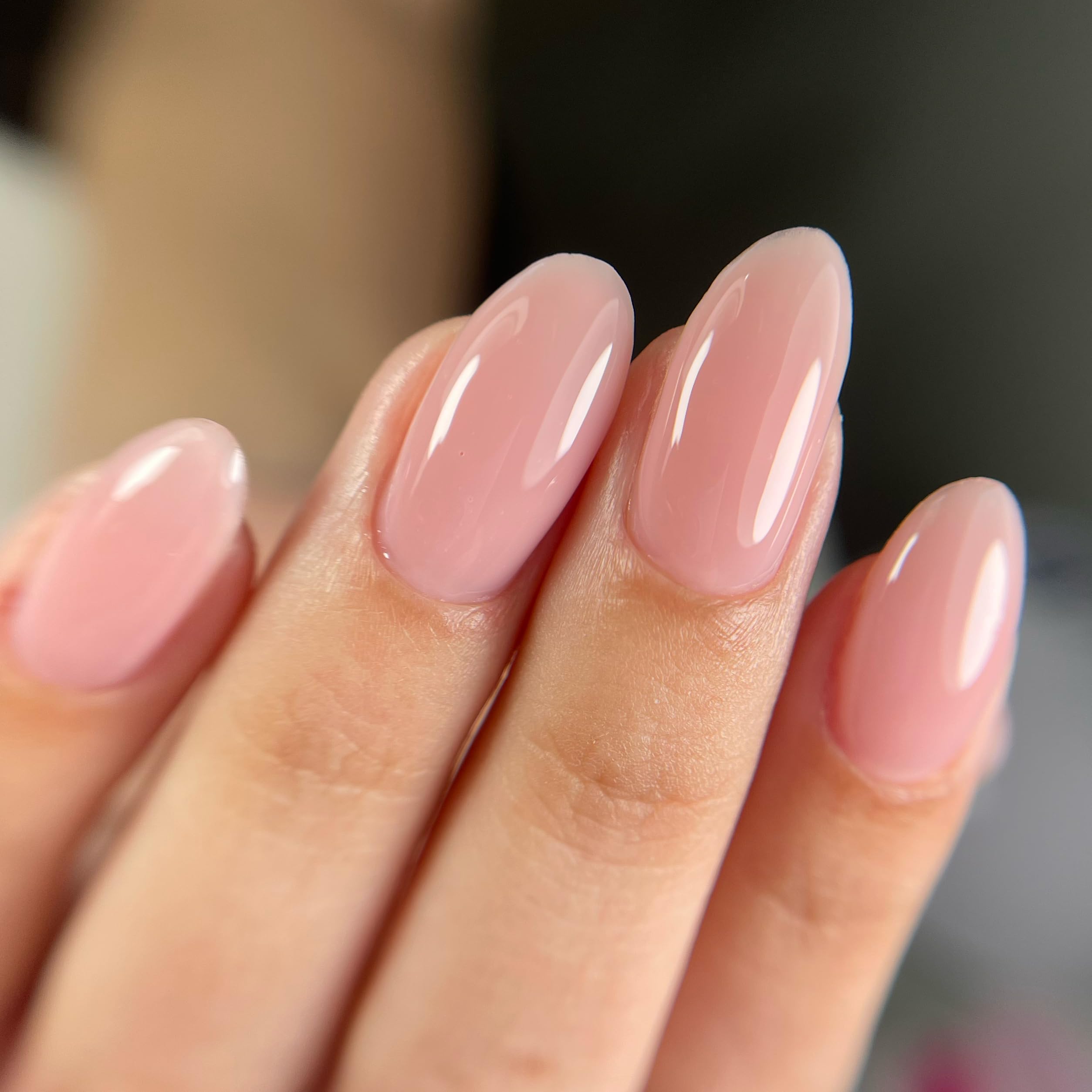 IN.HYPE Express Structure Gel brush in use delivering smooth, self-leveling application.