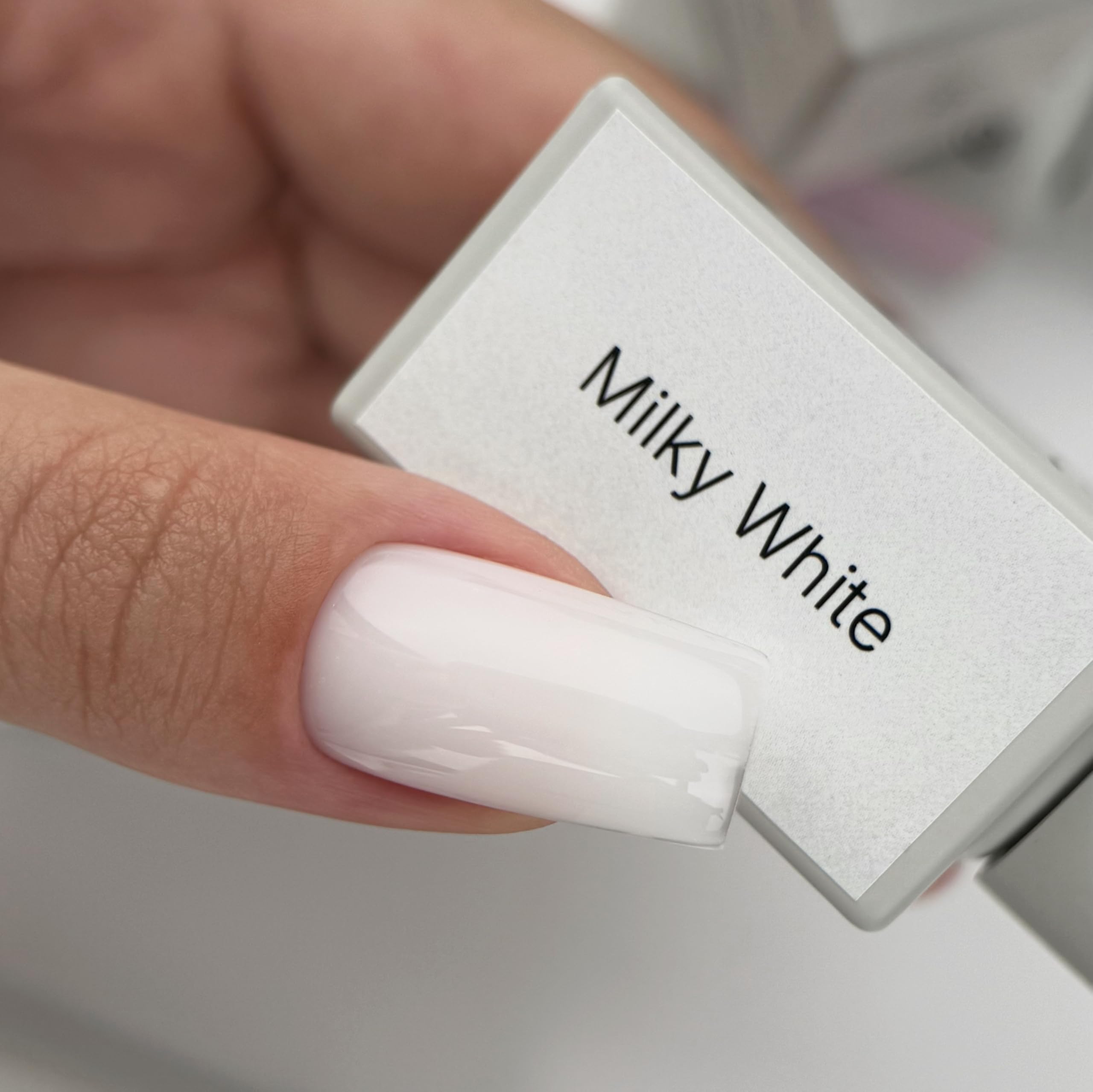 IN.HYPE Structure Gel self-leveling formula enables easy, mess-free application.