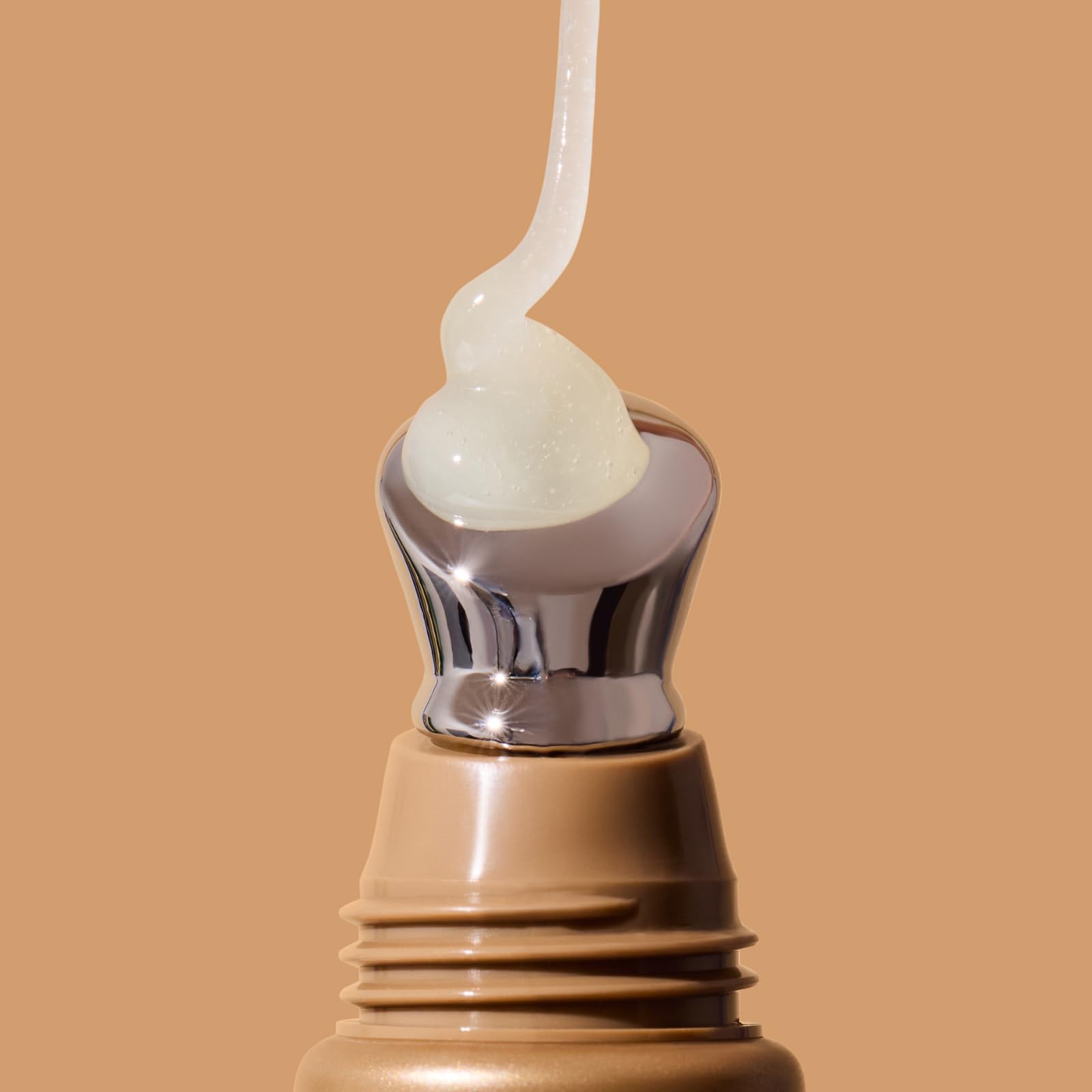 INIKA Organic Lip Serum silky-fluid texture gliding smoothly on lips