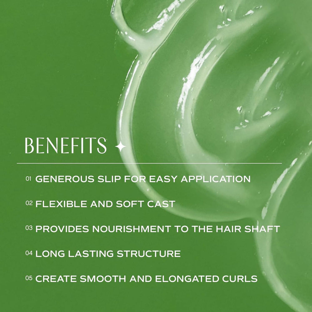 INNERSENSE I Create Curl Memory Gel refill pouch application close-up — smooth, even distribution.
