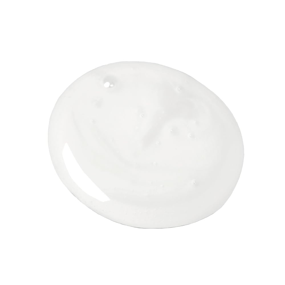 INNERSENSE Hydrating Hairbath foaming lather demonstrates rich cleansing for smooth hair.