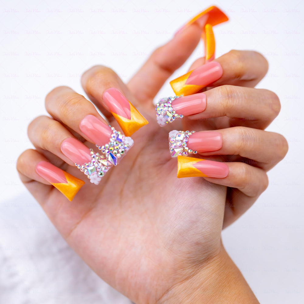 IntoVibes AB crystal shine nails highlight crystal details for luxe photos.