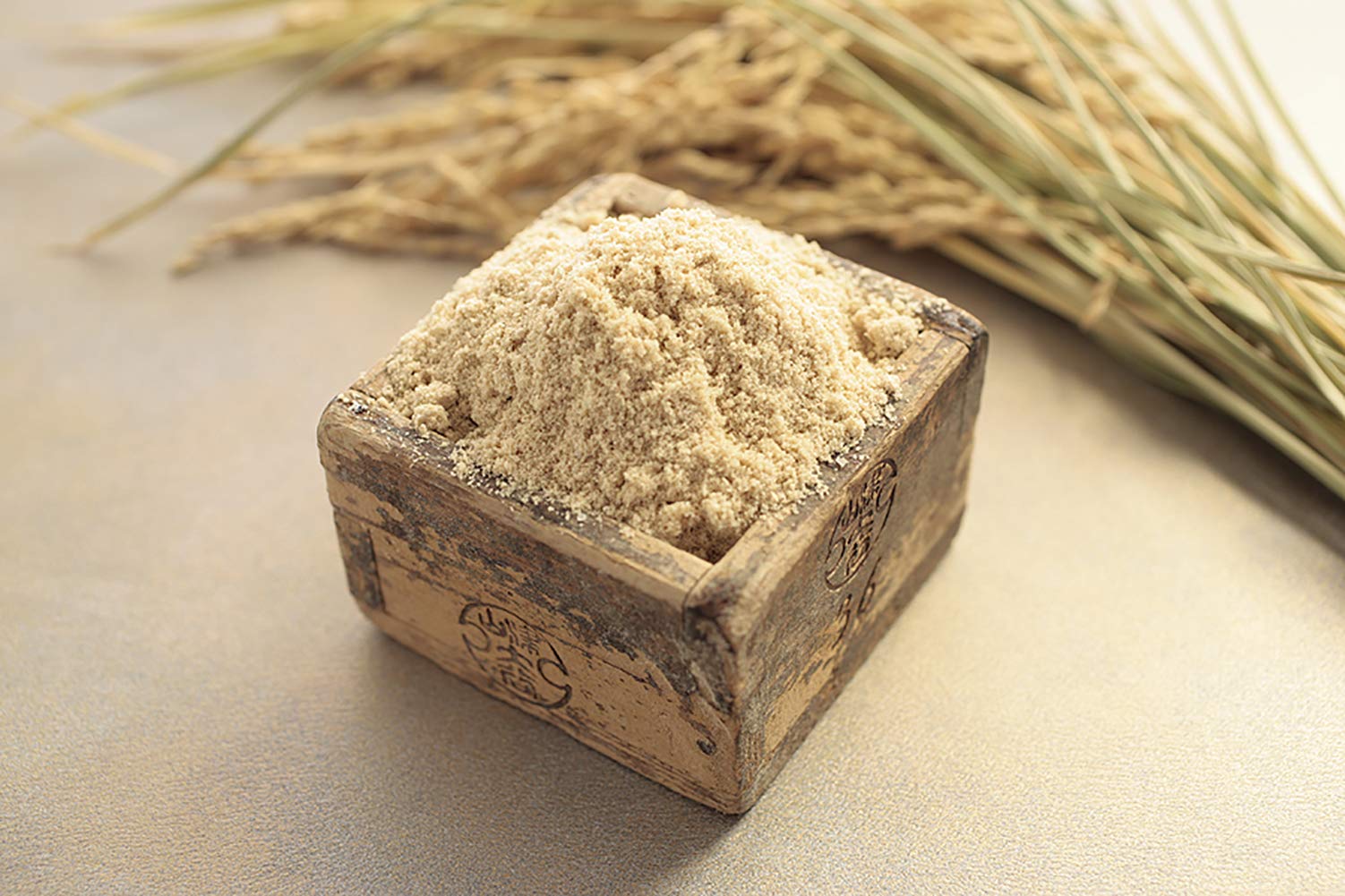 IPPINKA Rice Bran Soap creamy lather on hands highlights moisturizing feel.