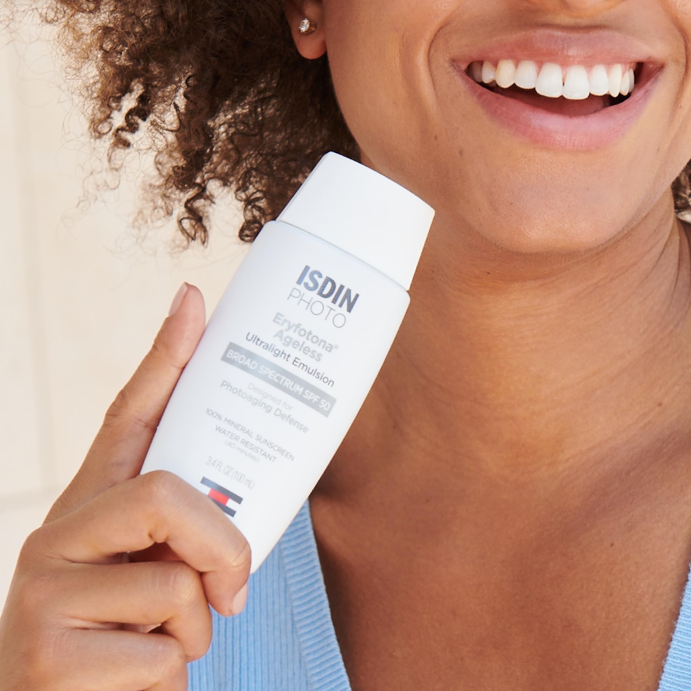 ISDIN Eryfotona Ageless tinted mineral sunscreen cap close-up for easy application