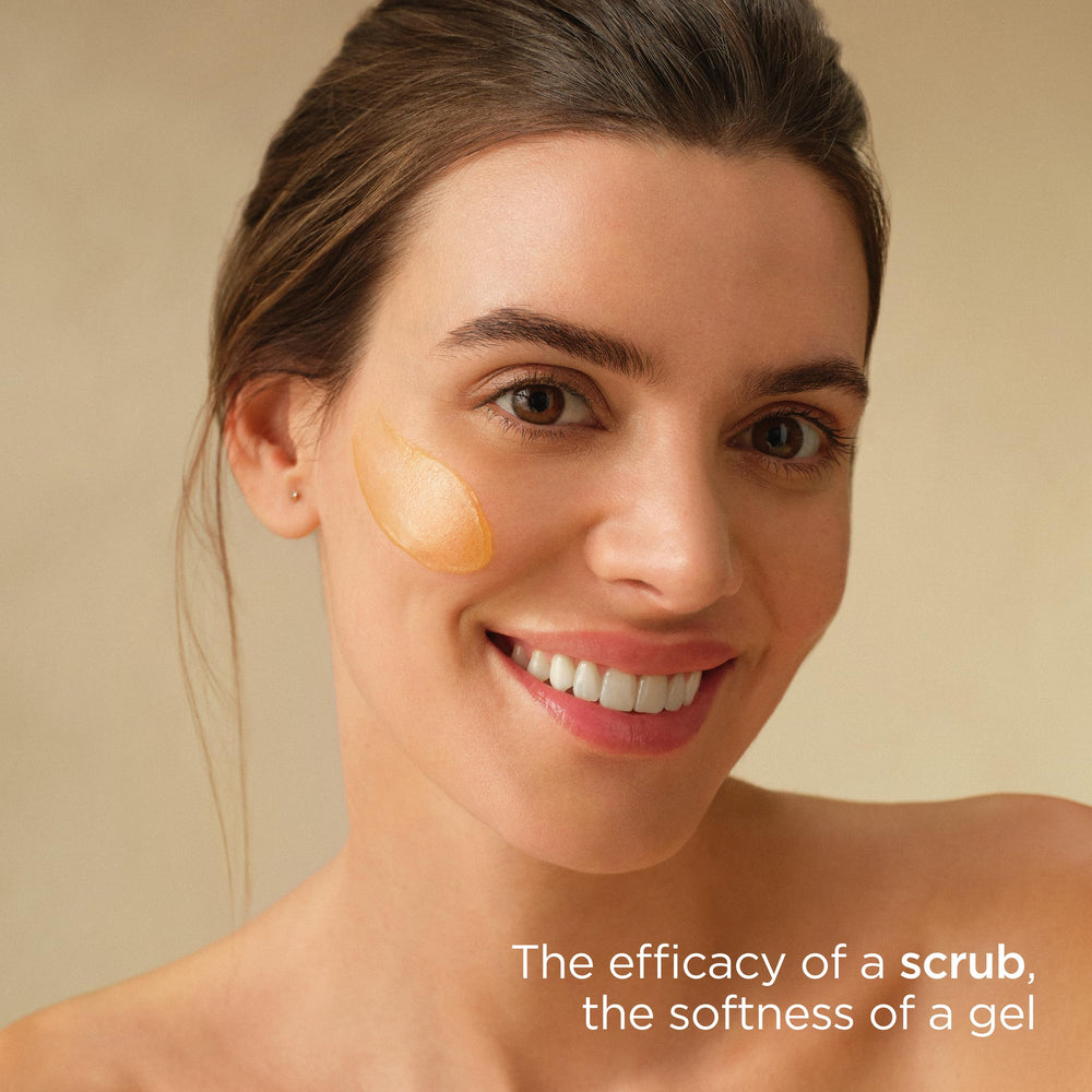 ISDIN Essential Scrub daily cleansing gel shown in action for everyday radiant skin.