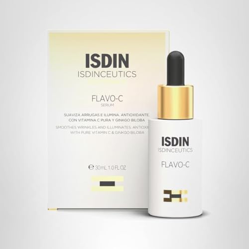 ISDIN Flavo-C glow after application shows hydrated skin.