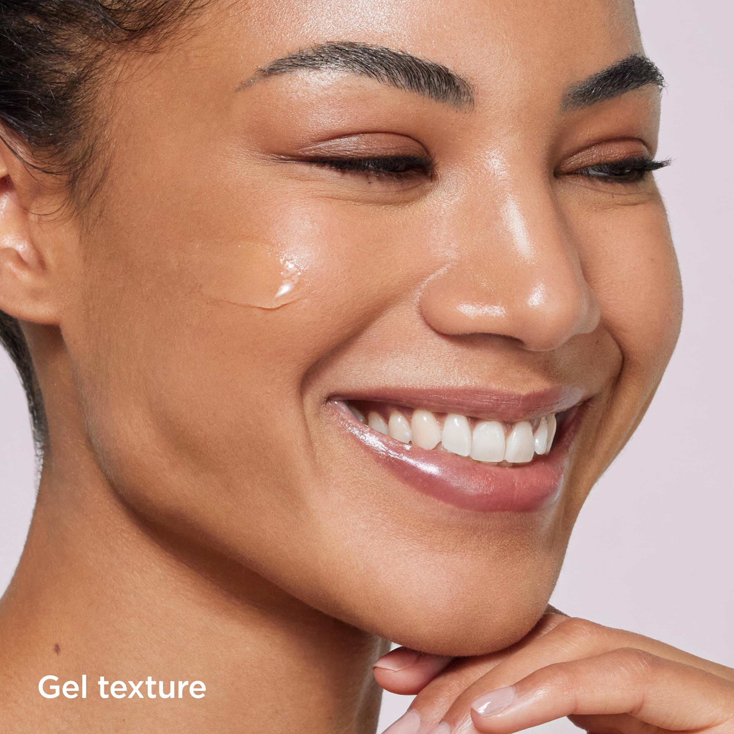 ISDIN Glicoisdin 25 Intense gel texture displayed on skin.