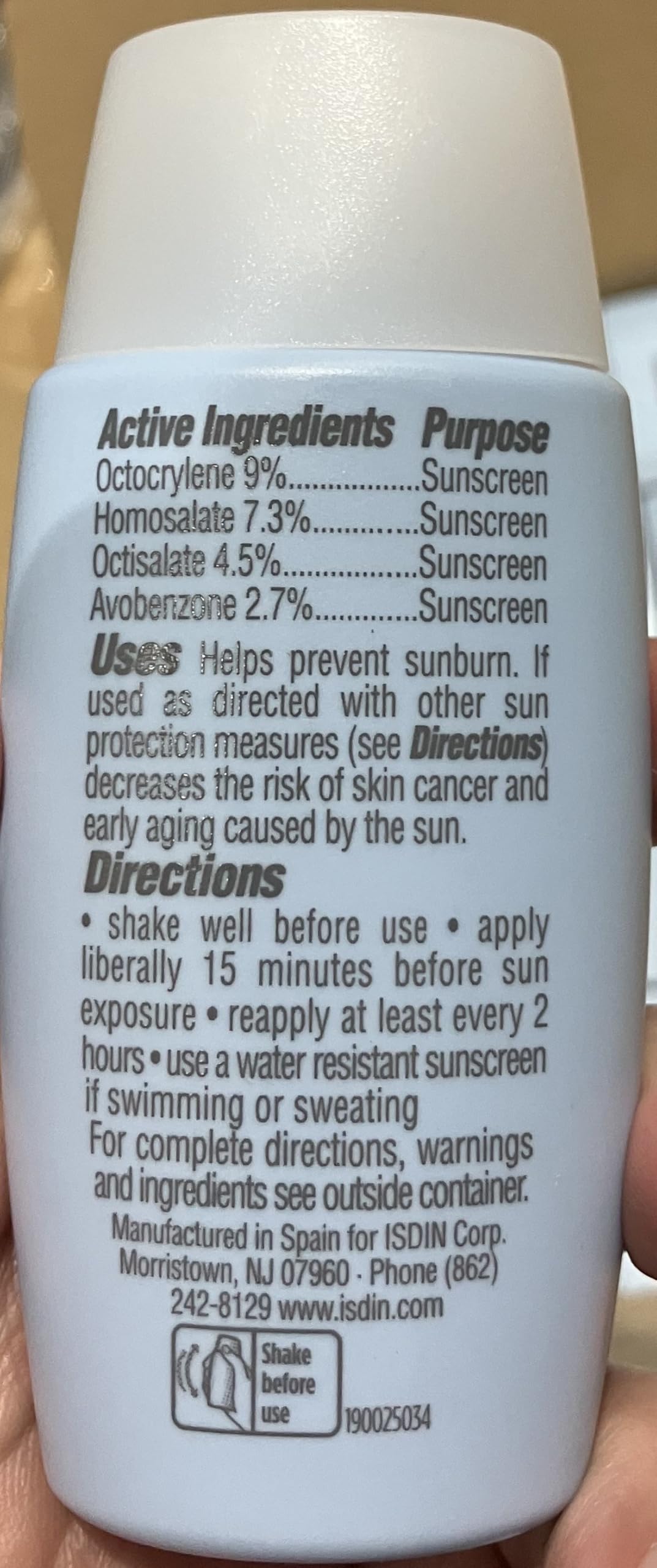 ISDIN Fusion Water MAGIC leaves no white cast on skin.