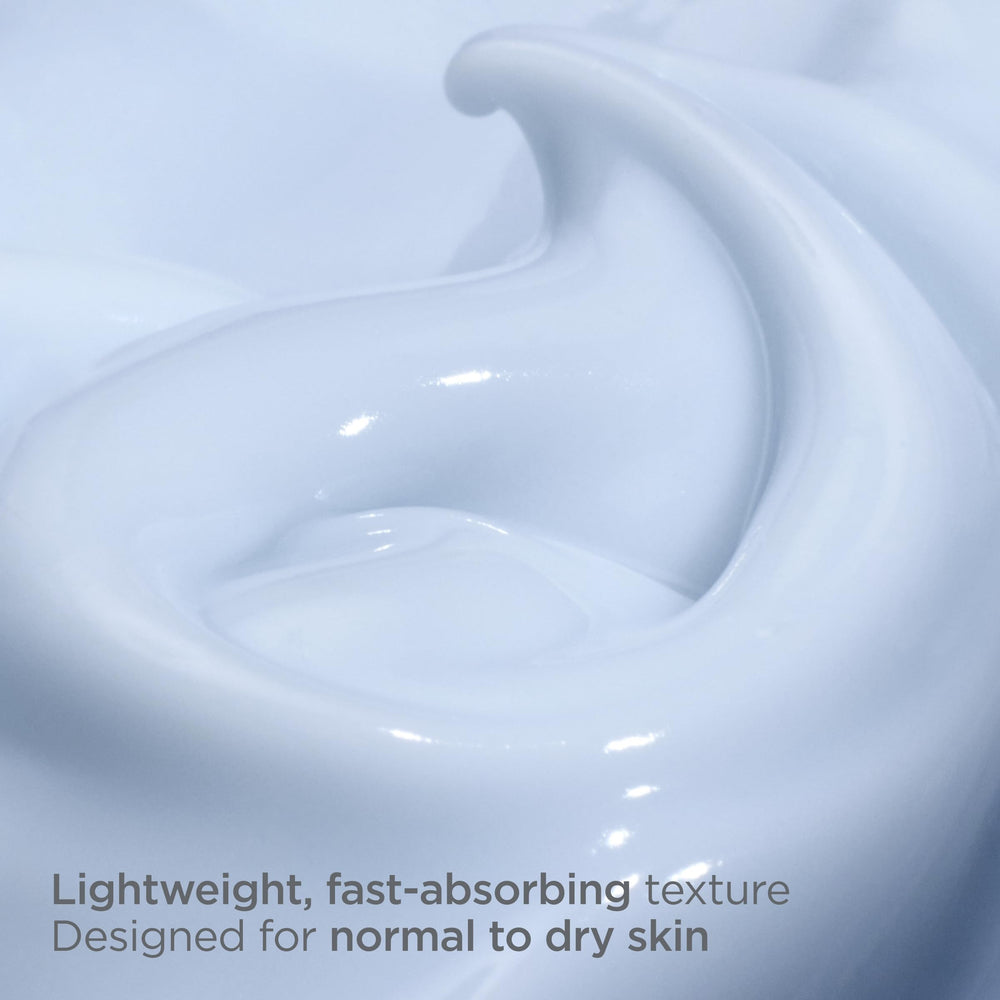 ISDIN Isdinceutics Hyaluronic Moisture application on hands demonstrates quick absorption.