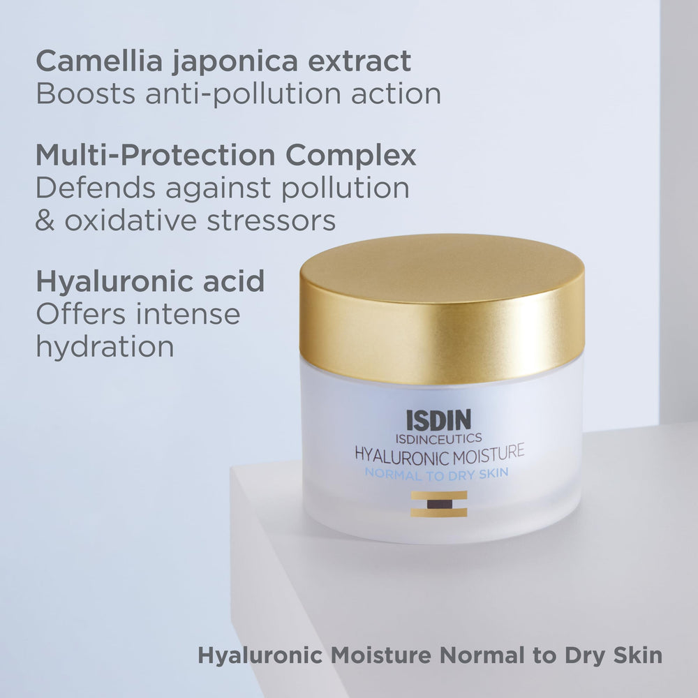 ISDIN Isdinceutics Hyaluronic Moisture translucent, lightweight formula on skin.