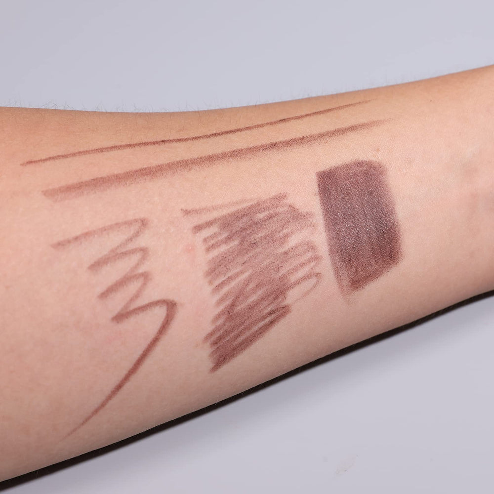 IS'MINE lip liner set in a travel case ideal for on-the-go