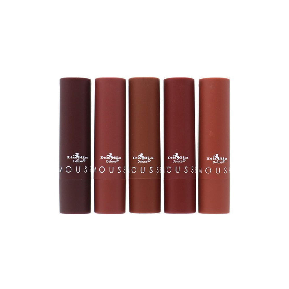 Italia Deluxe Burnt Orange swatch on lips shows warm, energetic daytime style