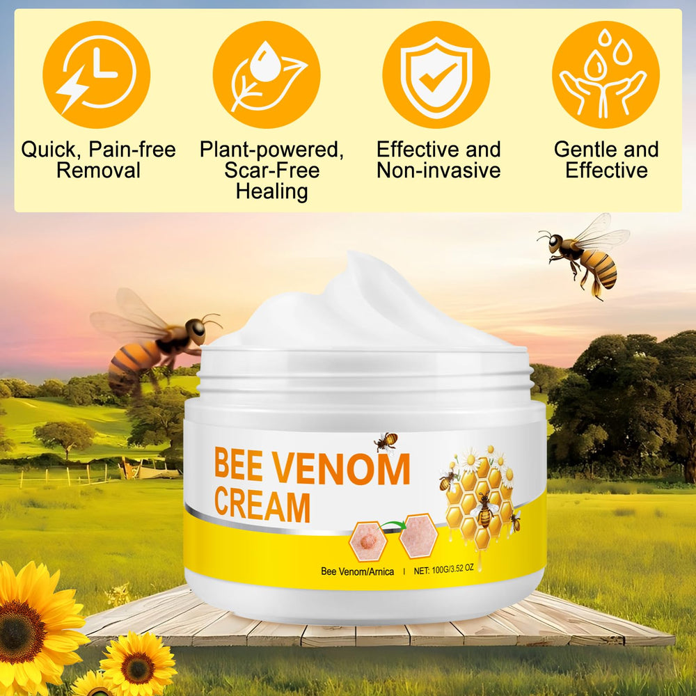 ITSDAWN Bee Venom Cream texture close-up reveals creamy, quick-absorbing hydration.