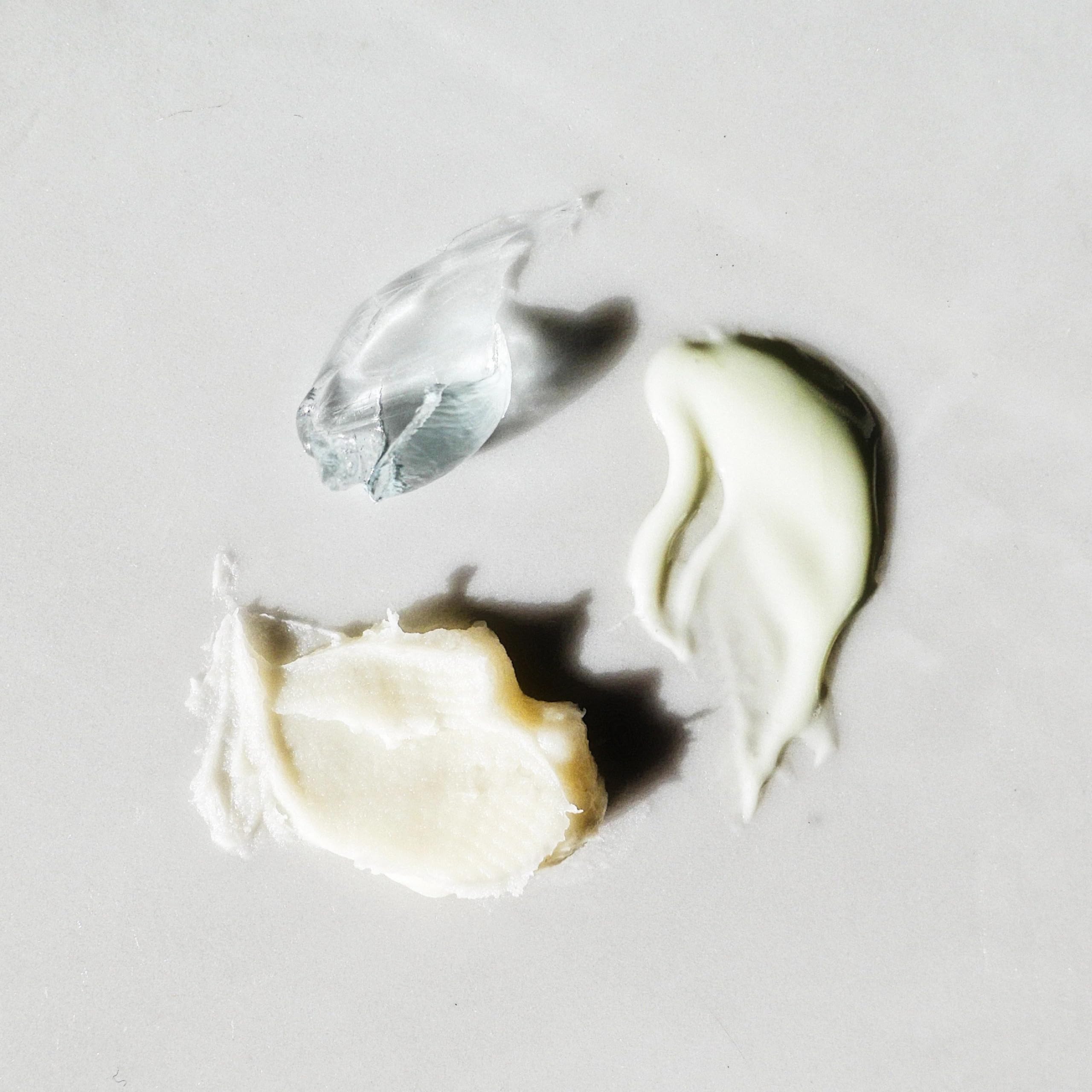 Professional-grade finishing wax for versatile daily styling.