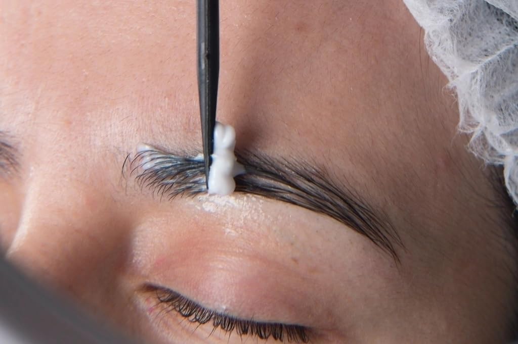 J DENIS applicator brush set enables precise brow lamination application