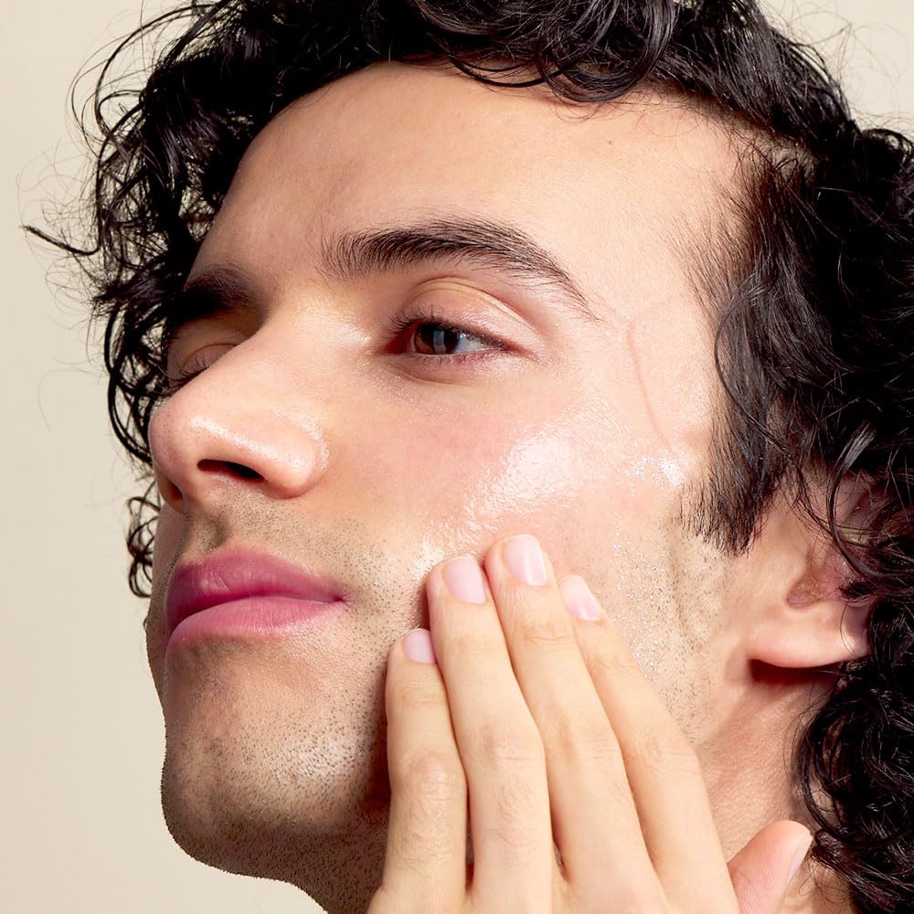 Argan, Marula, and Grape Seed oils reinforce skin defenses.