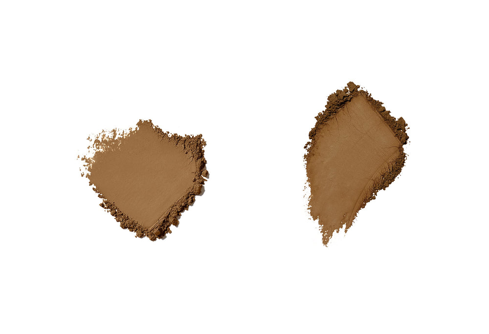 Jane Iredale Amazing Base weightless-application offers silky finish and comfortable wear.
