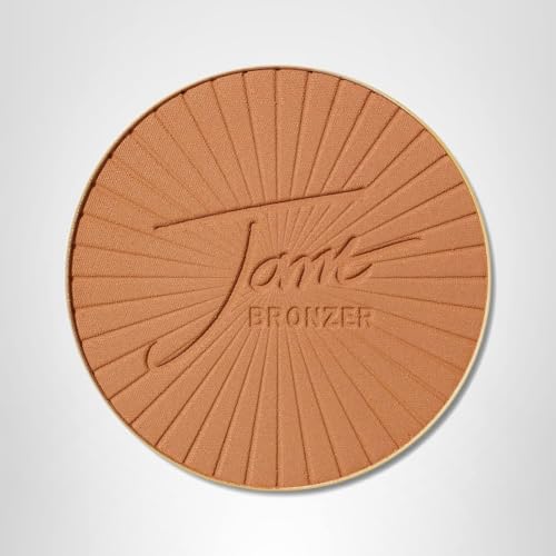 Jane Iredale PureBronze Matte Bronzer blend-stroke demonstrates contour-friendly shading.