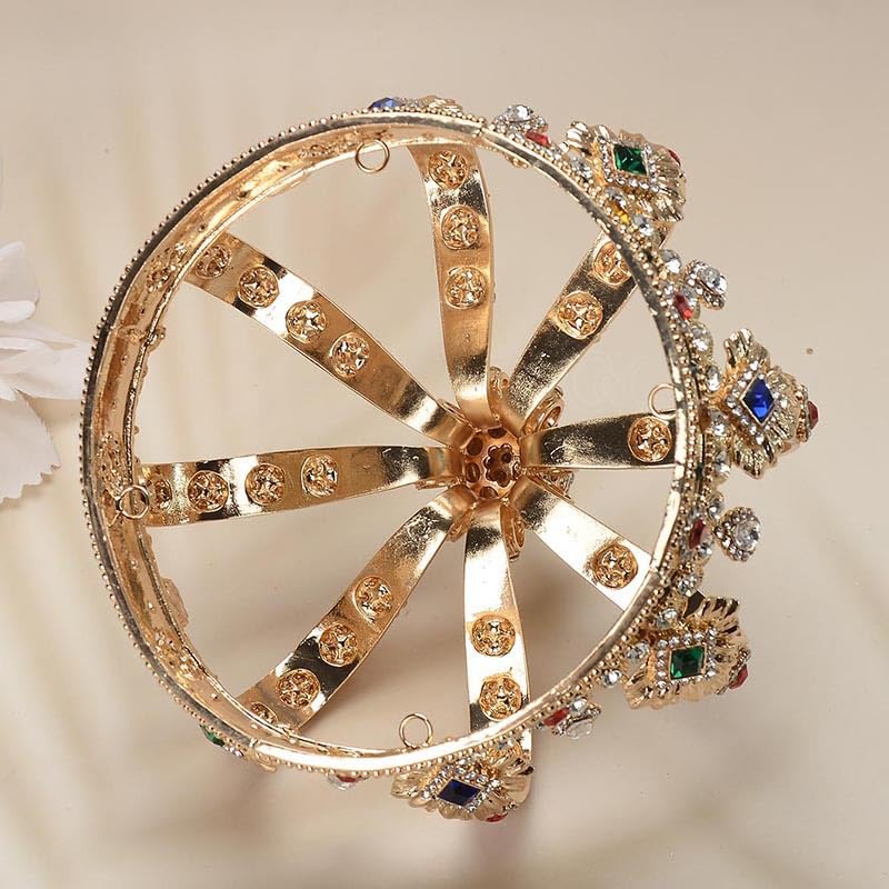 Janefashions crown weighs 13oz for noticeable, yet manageable presence.